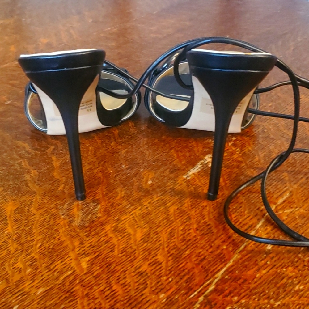 Black strappy heeled sandals - Picture 2 of 3